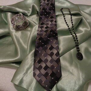 RETRO VAN HEUSEN TIE BLACK REPRO EDWARD NECKLACE BEJEWELED BRACET LOT